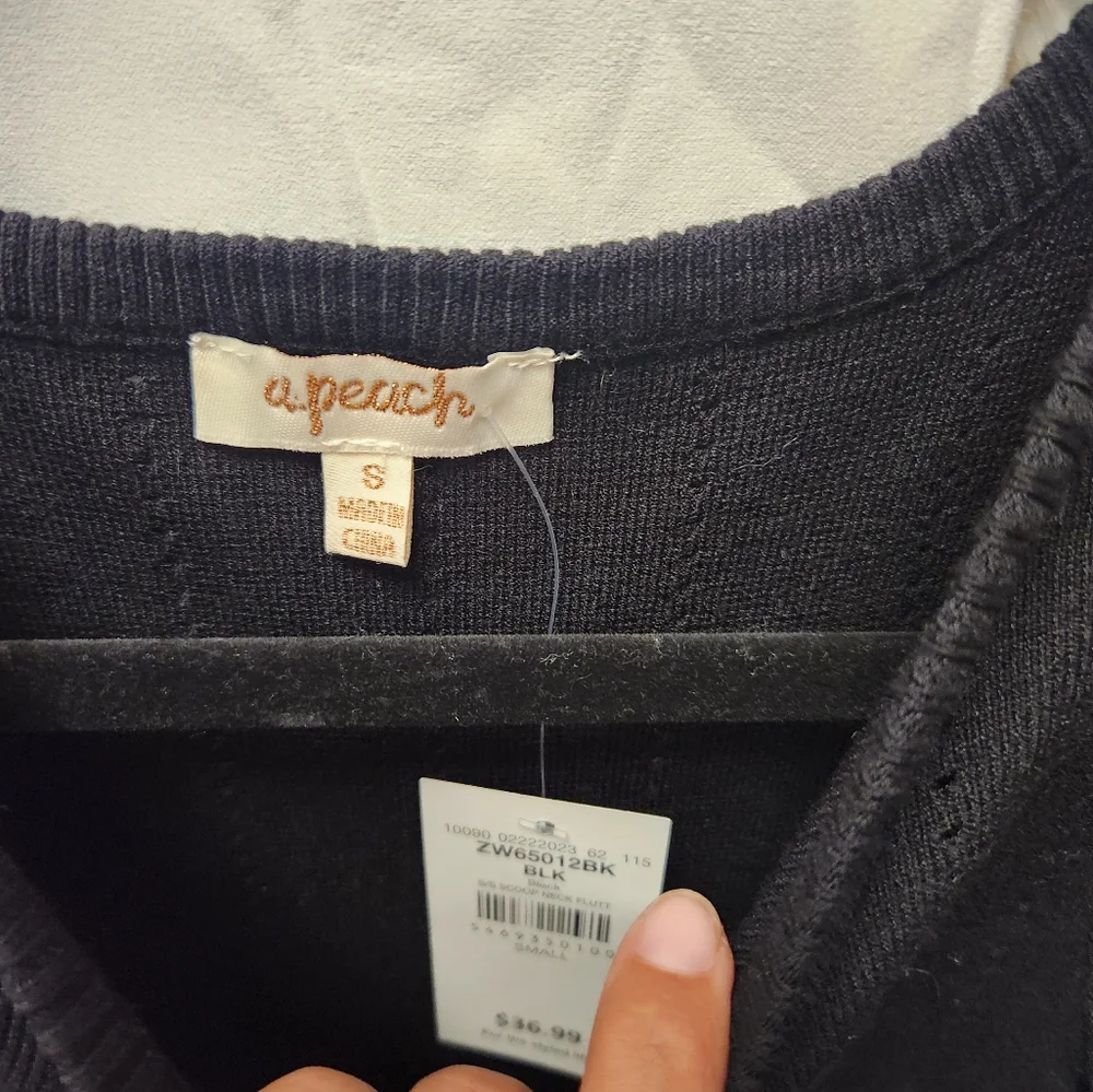 A peach top - Picture 3 of 6